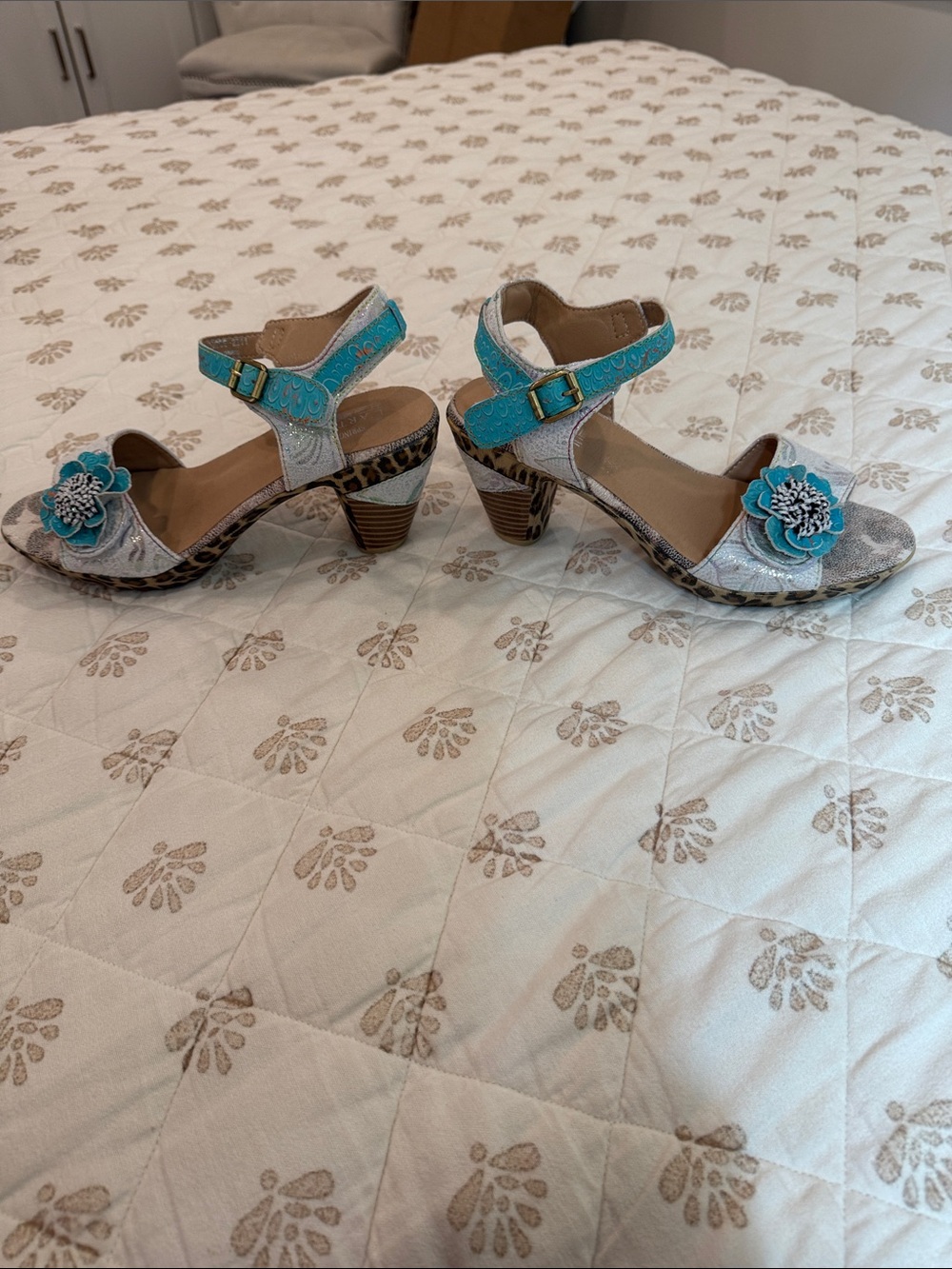 Floral Accent Sandals for Women - Picture 9 of 9